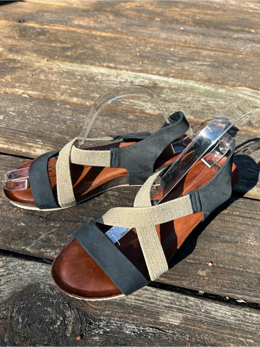 Bio Bio Comfort Stretch Cross-Strap Sandals in Black and Tan